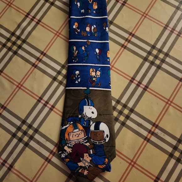 Peanuts Snoopy Football Neck Tie - Picture 1 of 6